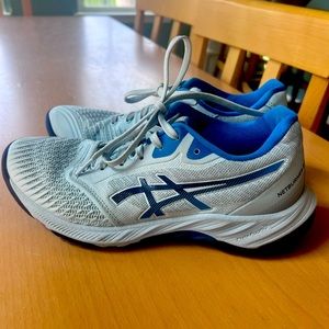 Women’s size 7.5 Volleyball shoes. ASICS netburner, worn for two months